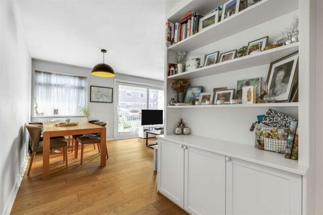 J k_House_Courtlands_TW10-18.JPG