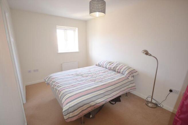Bedroom 1 en-s...