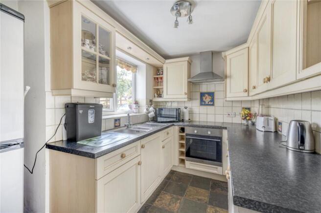 5 bed Bungalow for sale Image 7