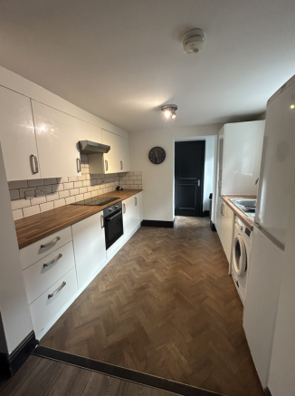 3 bed House to rent Image 4