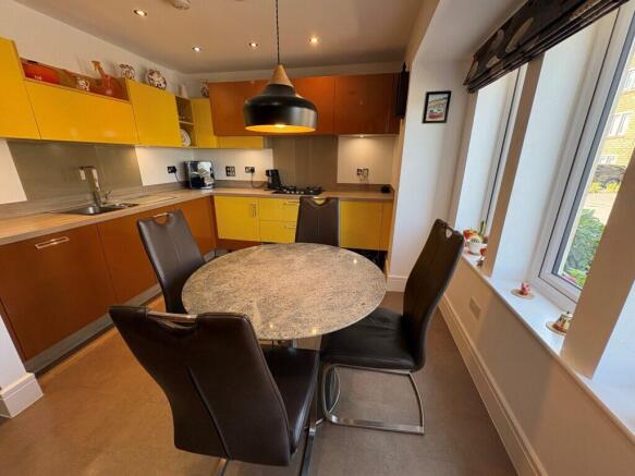 3 bed Semi-Detached for sale Image 7