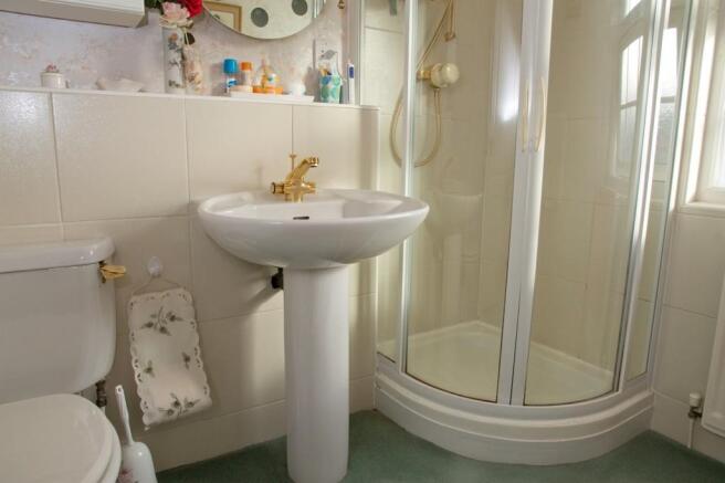 En-suite shower r...