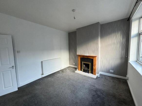 2 bed House to rent Image 5