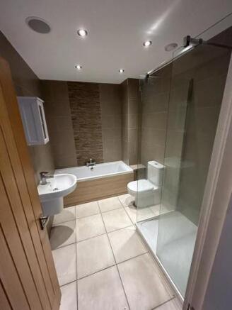 2 bed Flat to rent Image 4