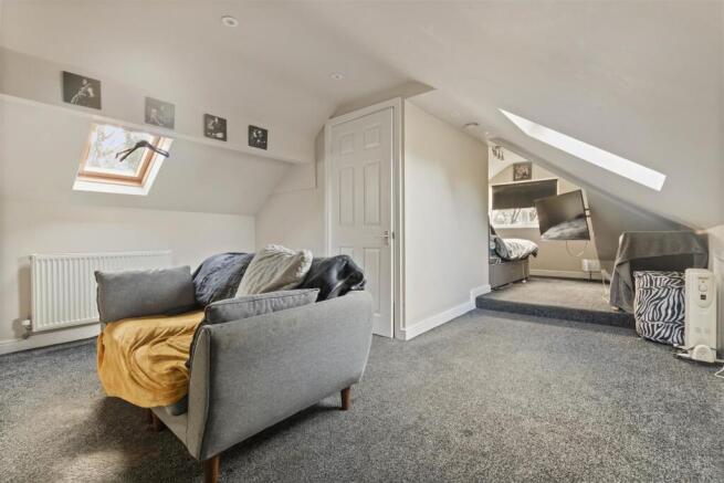 3 bed Semi-Detached Bungalow for sale Image 12