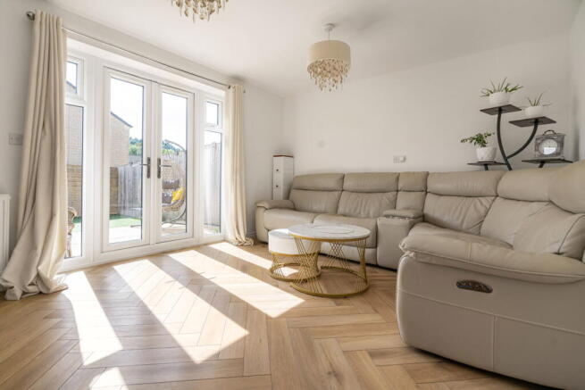 3 bed Semi-Detached for sale Image 8