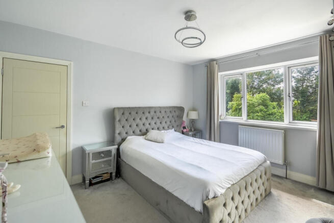 4 bed Semi-Detached for sale Image 11