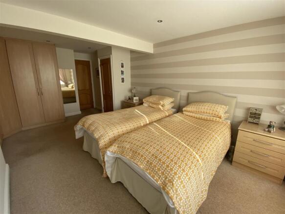 Bedroom no.1 rear double: