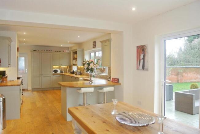 Kitchen1.JPG
