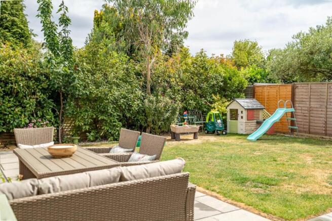 5 bed Detached for sale Image 7