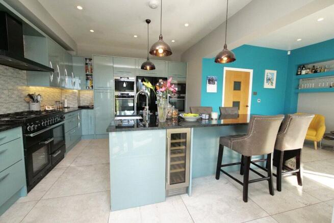 4 bed Semi-Detached for sale Image 7