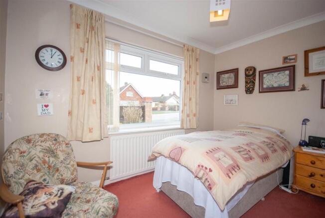 Guest Bedroom (4)