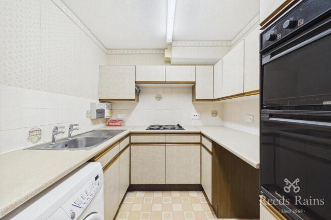 2 bed Apartment for sale Image 8