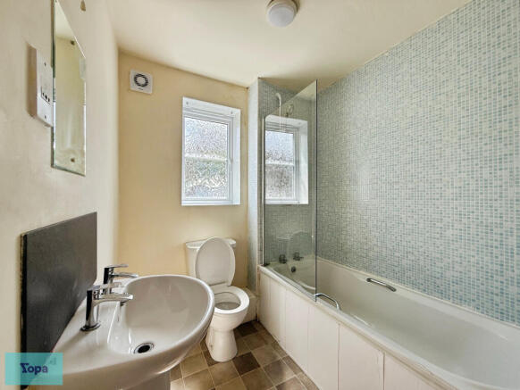 2 bed Apartment for sale Image 10