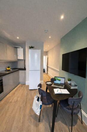 stokes-croft-bs1-3qy-1053883