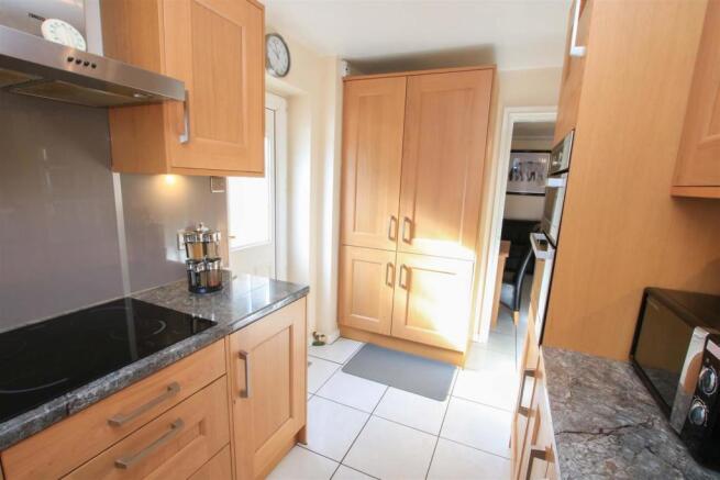 FITTED KITCHEN