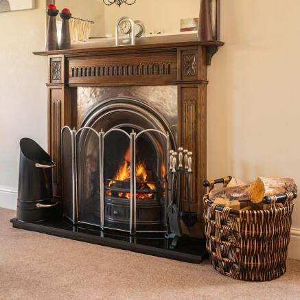 5 bed Detached for sale Image 9