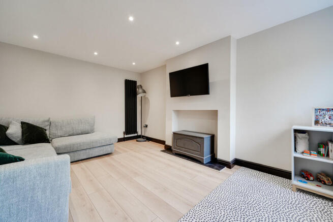 4 Lindsay Close, ...