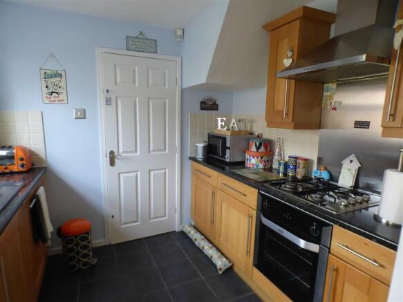 FITTED KITCHEN