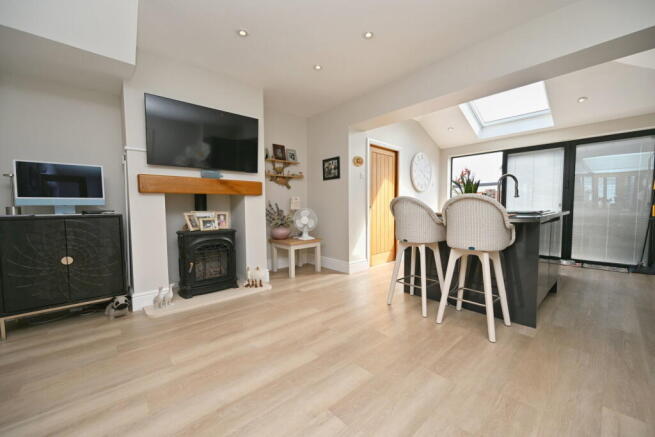 3 bed Semi-Detached for sale Image 6