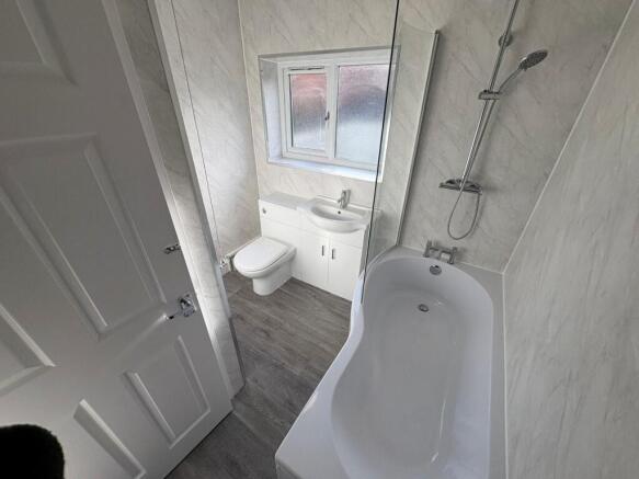 2 bed Terraced to rent Image 5