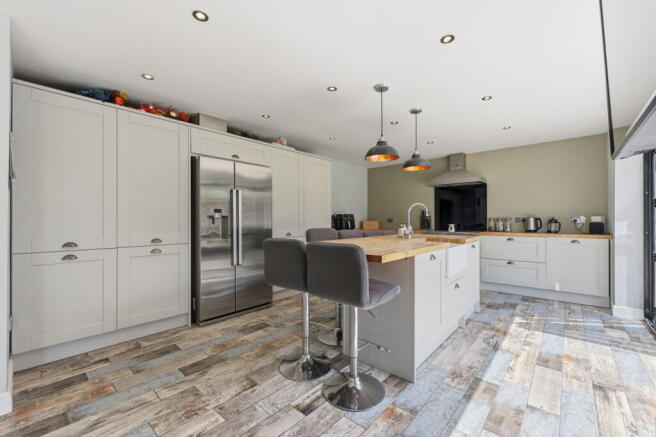 4 bed Detached for sale Image 7