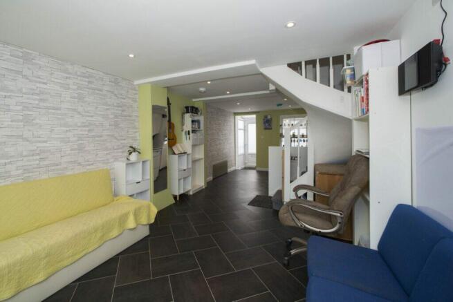 Mount Pleasant, Reading - Overview of Lounge