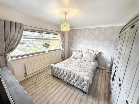 5 bed Semi-Detached for sale Image 6