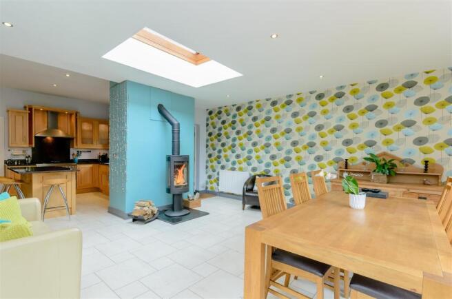 8345664-interior10.jpg