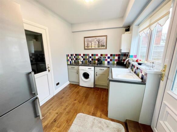Utility Room 1.jpg