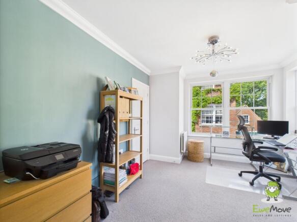 CAM03778G0-PR0241-STILL035