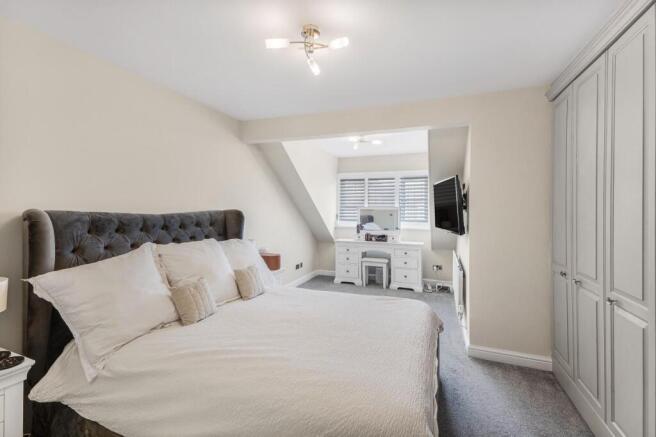 4 bed Detached for sale Image 8