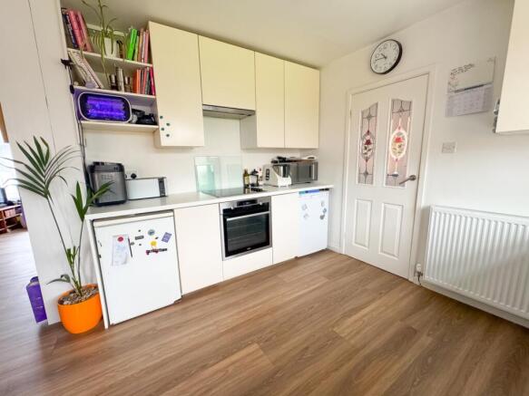 3 bed Semi-Detached for sale Image 9