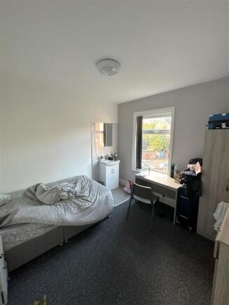 5 bed House Share to rent Image 5
