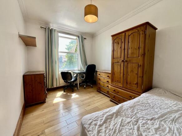 4 bed Flat to rent Image 4