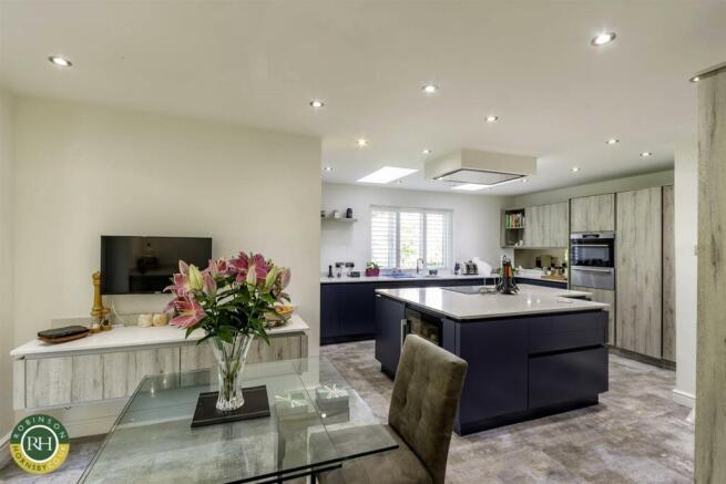 Dining kitchen