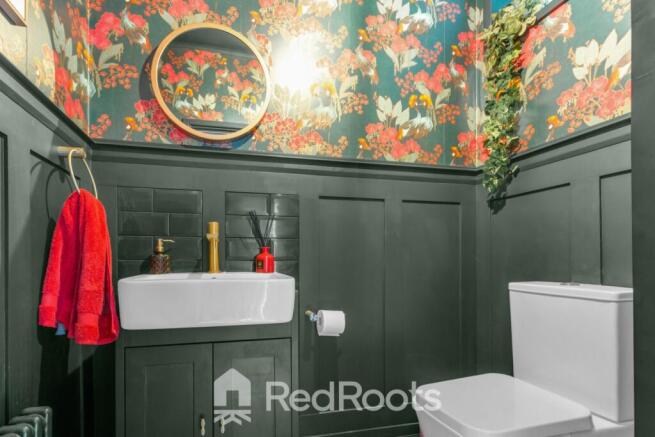 4 bed Detached for sale Image 9