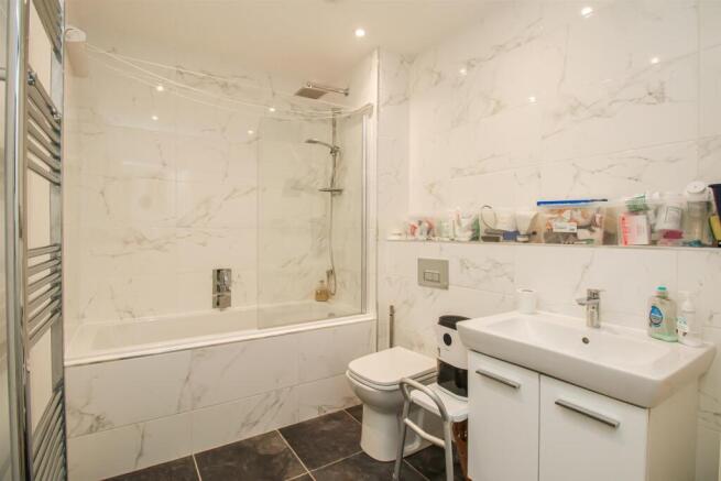 2 bed Apartment for sale Image 10
