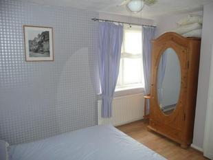 BEDROOM 2: