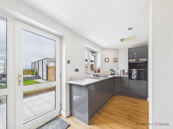 3 bed Semi-Detached for sale Image 12