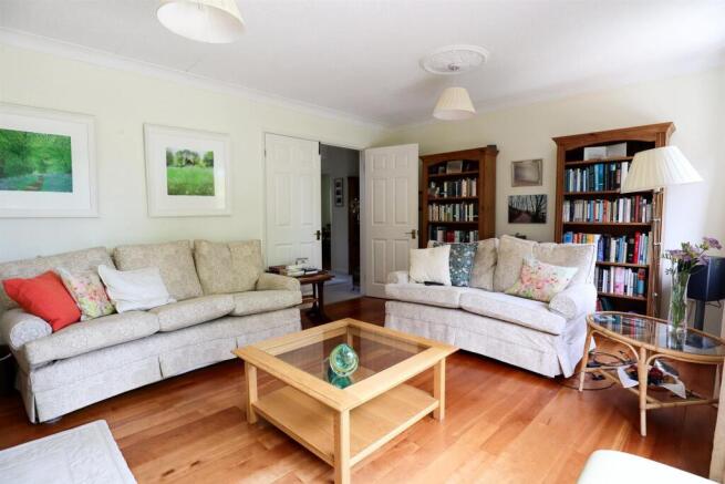 Sitting room (2).jpg