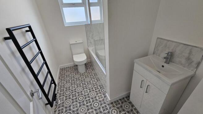 2 bed House to rent Image 7