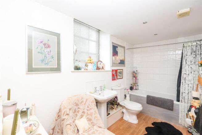 2 bed Detached for sale Image 8