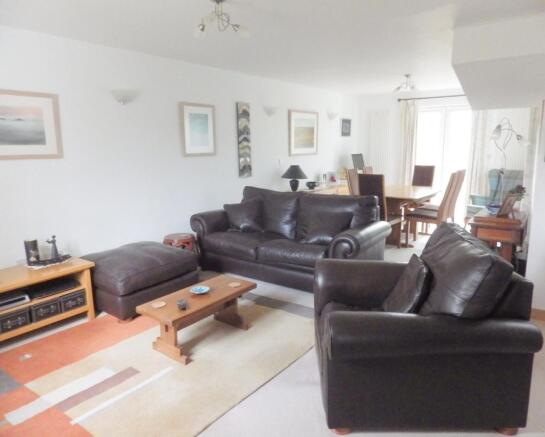 Lounge/Dining Room