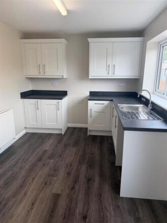 3 bed Semi-Detached to rent Image 6