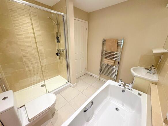 Bathroom c.jpg
