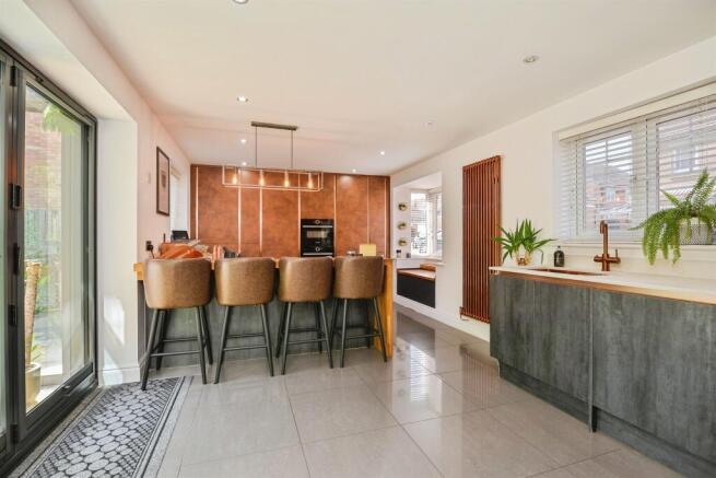 4 bed Detached for sale Image 6