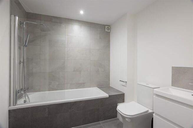 2 bed Apartment to rent Image 11