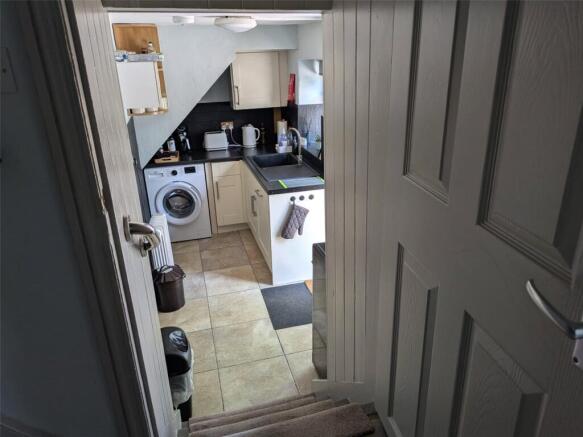 2 bed Semi-Detached to rent Image 7