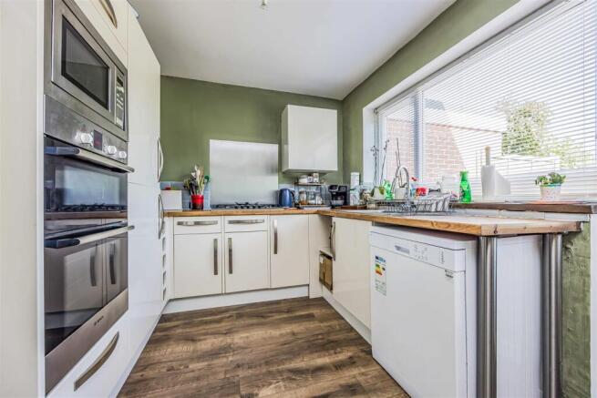 22 Sutton Road, Waterlooville-Small-PorticoMarketi